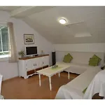 Geraeumige Mit Meerblick By Interhome דירה