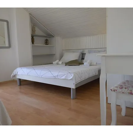 Geraeumige Mit Meerblick By Interhome *