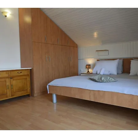 Appartement Geraeumige Mit Meerblick By Interhome