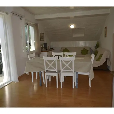 Geraeumige Mit Meerblick By Interhome *